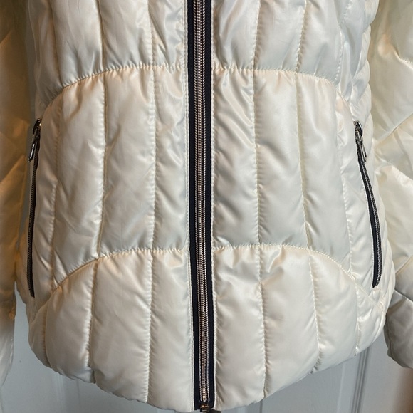 Guess White Puffer Coat Black Zippers NWOT - Picture 3 of 7